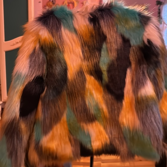 Faux fur coat girls size 6 - Picture 2 of 3